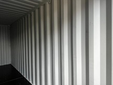 CONTAINER MARITTIMO 20 HC (High Cube)
Dimensioni: 2,5 × 6m
Prestiamo particolare attenzione alla qualità dei container che proponiamo:
perfetta tenuta stagna,
buono stato del pavimento,
ottime condizioni generali delle pareti e della struttura,
corretto funzionamento delle porte.
CONTAINER disponibile immediatamente