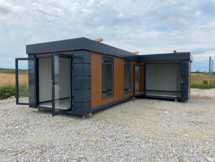 Questo pavillon commerciale ad angolo a forma di L è composto da due moduli 3×6 m, per un totale di 36 m²